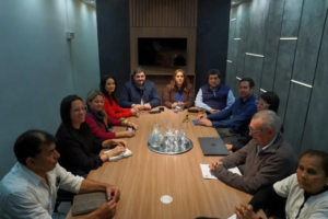 Acordaron un aumento del 10% para municipales y mejoras en asignaciones